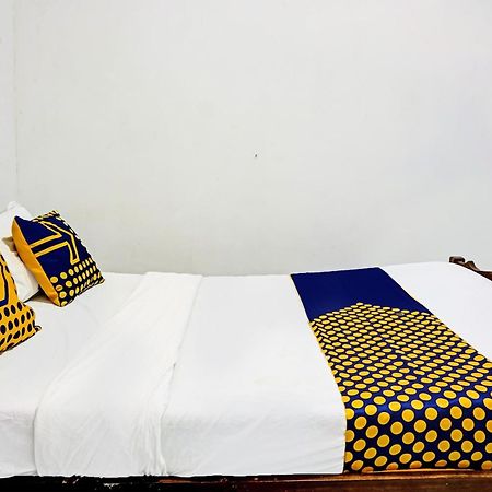 Hotel Oyo Life 91896 Kost Bu Dewi Syariah Pasuruan Exterior foto