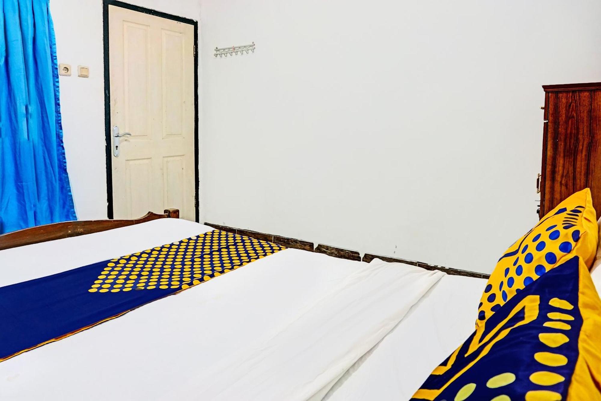 Hotel Oyo Life 91896 Kost Bu Dewi Syariah Pasuruan Exterior foto
