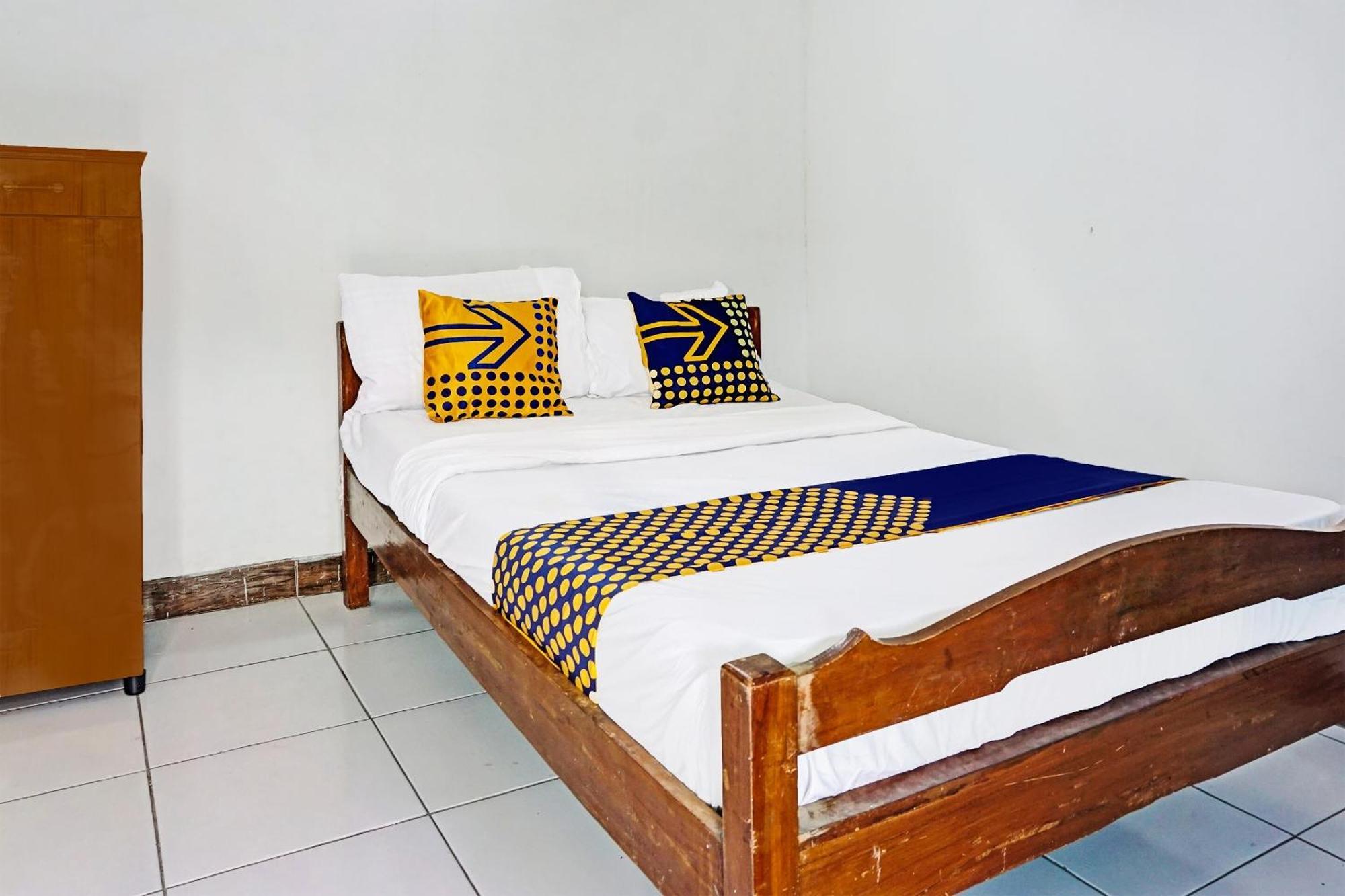Hotel Oyo Life 91896 Kost Bu Dewi Syariah Pasuruan Exterior foto