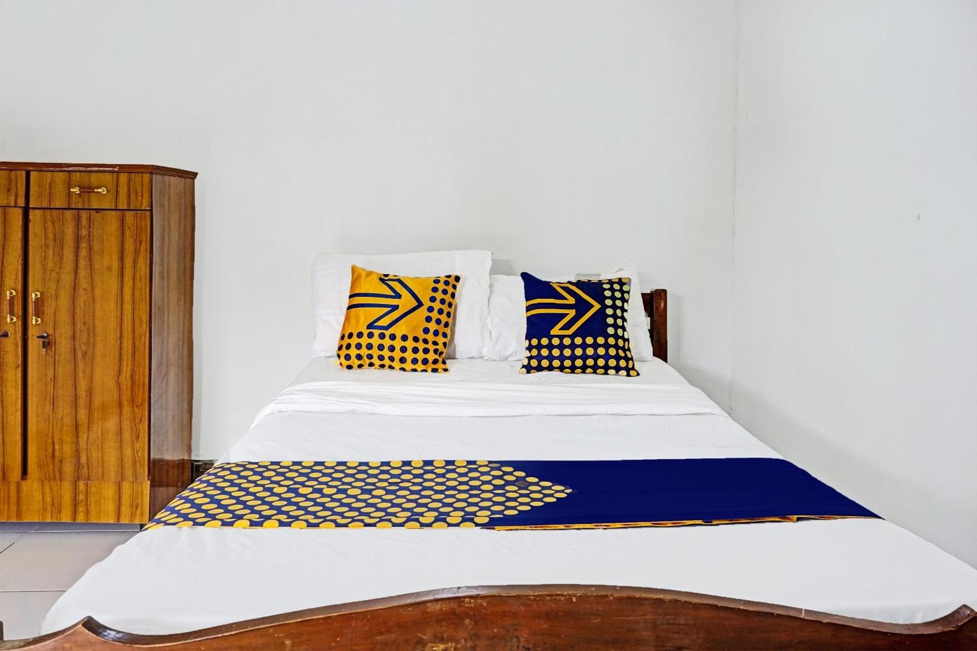 Hotel Oyo Life 91896 Kost Bu Dewi Syariah Pasuruan Exterior foto