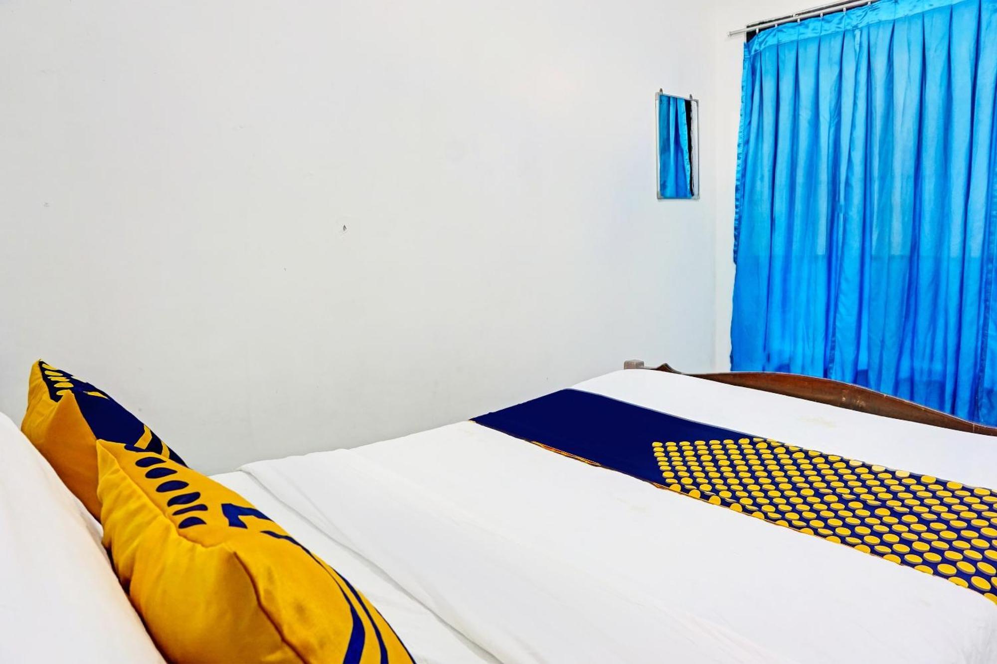 Hotel Oyo Life 91896 Kost Bu Dewi Syariah Pasuruan Exterior foto